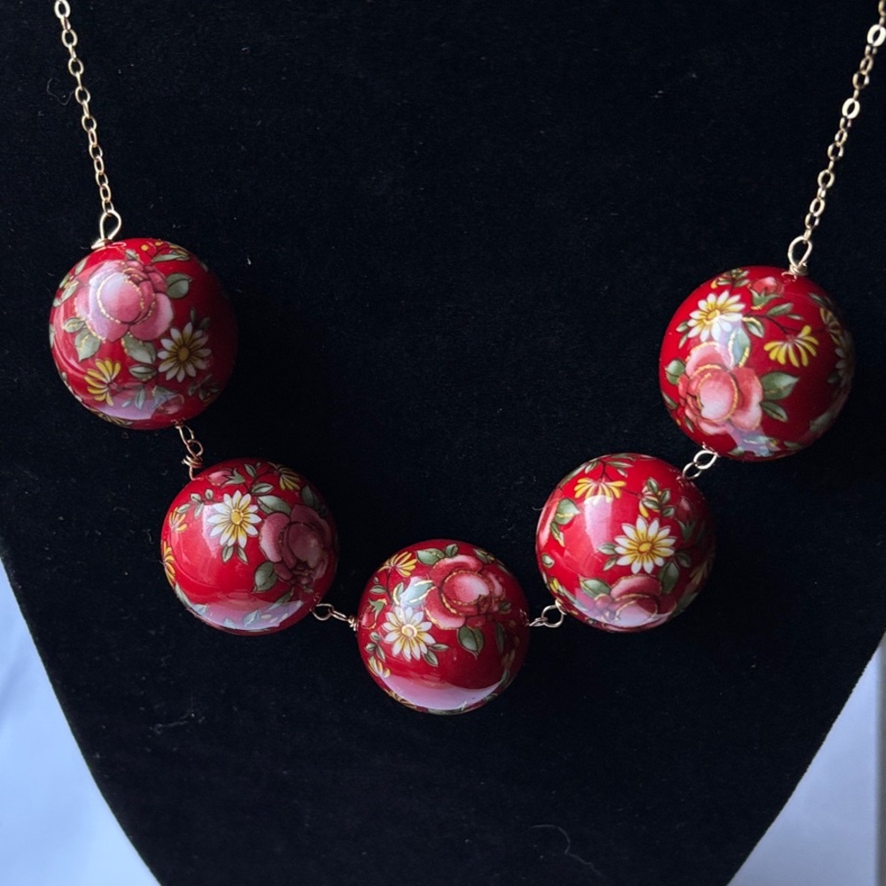 🔵Japanese Tensha Necklace Round Beads W/Red Background Floral Design, Gold Chain